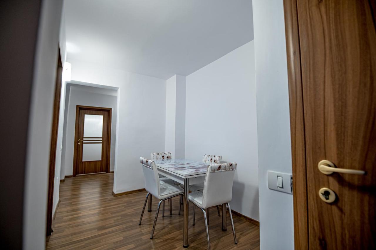 Apartament 3 Camere Royal Braşov Esterno foto